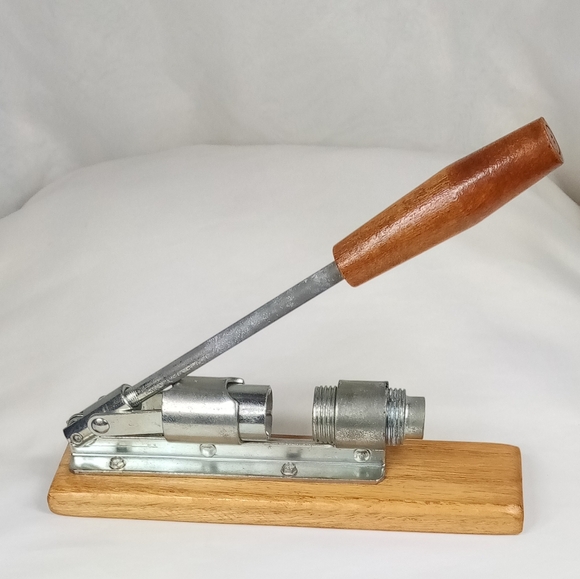 Reeds Rocket Nut Cracker Model 816 With Original Box - Picture 3 of 10